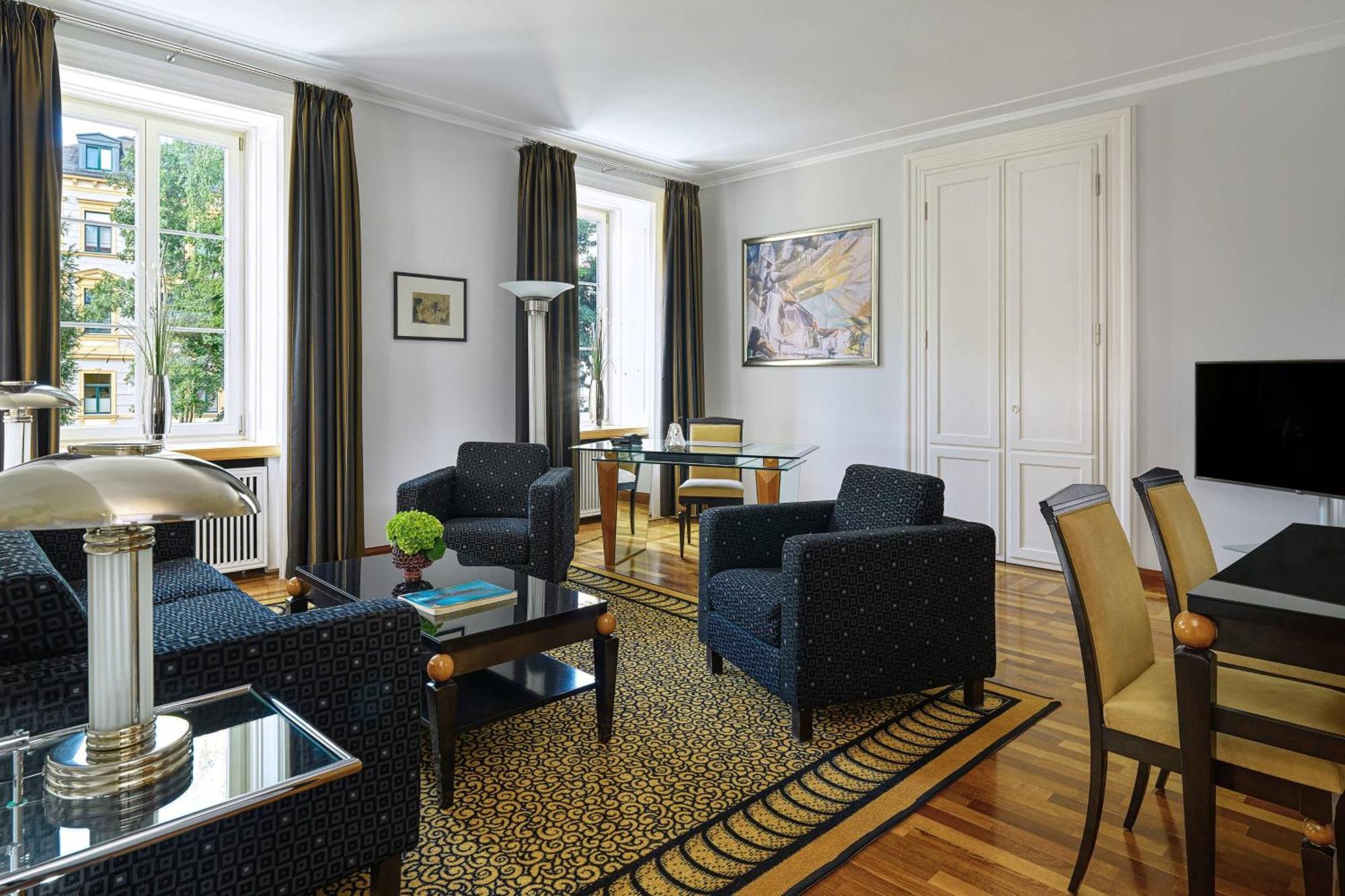 魏玛大象酒店-傲途格精选 外观 照片 A suite at the Hotel de Crillon