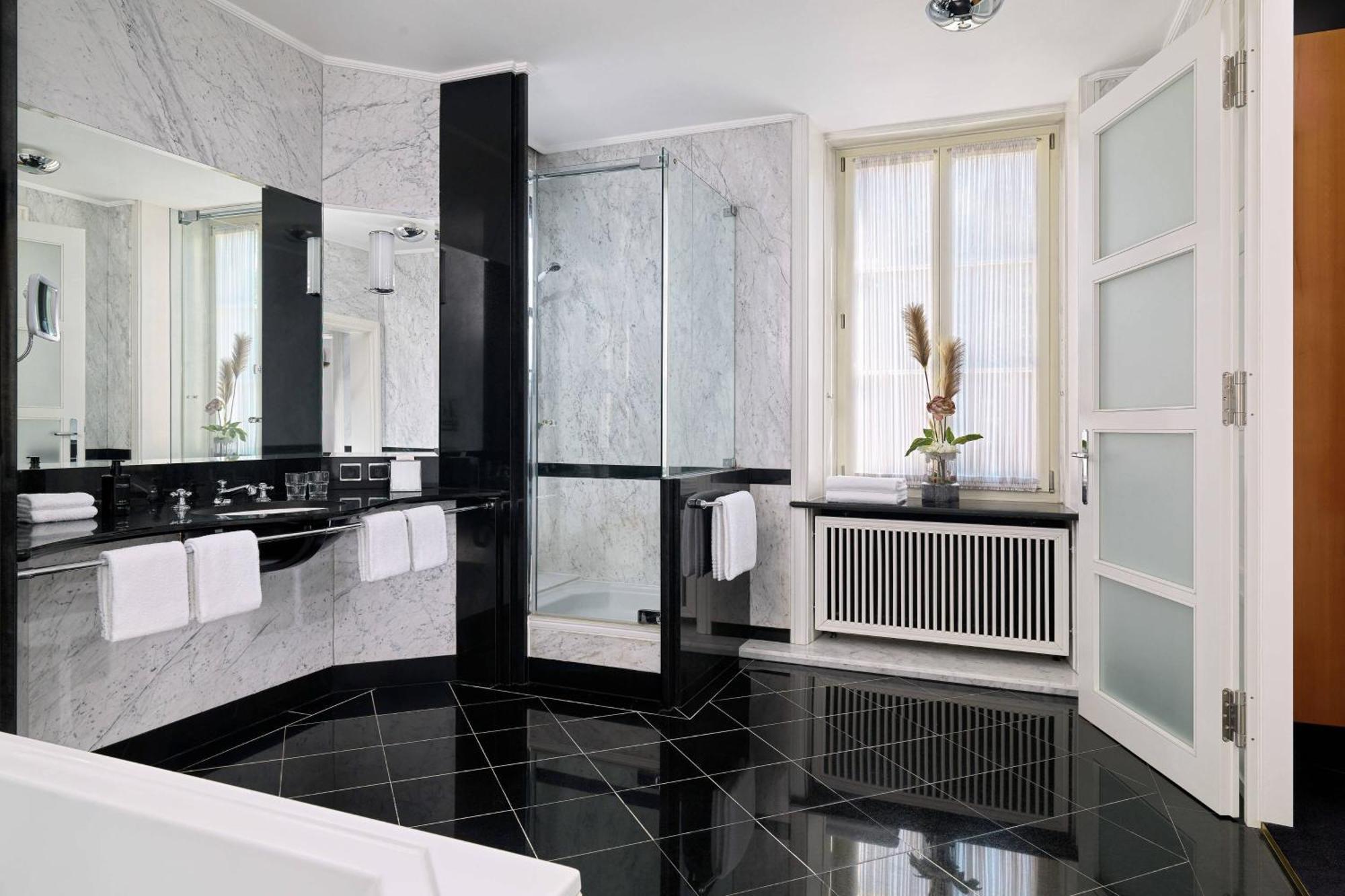 魏玛大象酒店-傲途格精选 外观 照片 A bathroom in the hotel