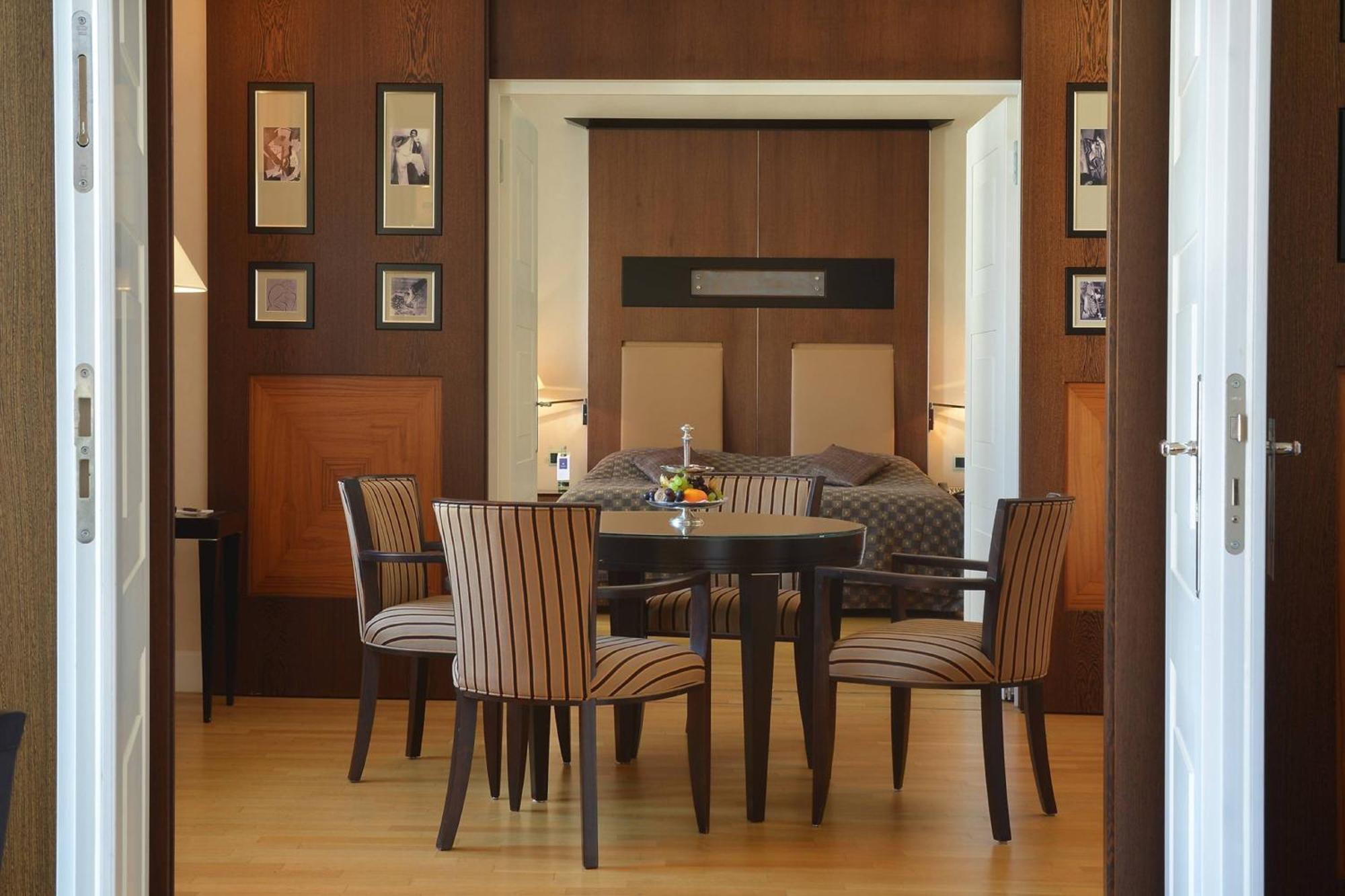魏玛大象酒店-傲途格精选 外观 照片 A suite at the hotel
