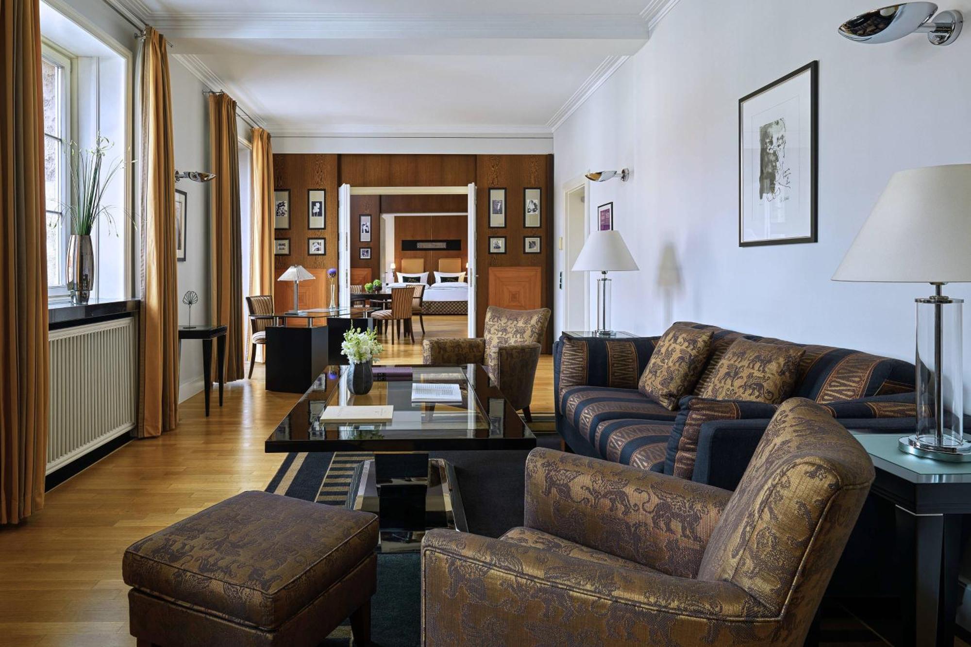 魏玛大象酒店-傲途格精选 外观 照片 A suite at the Mandarin Oriental, Munich
