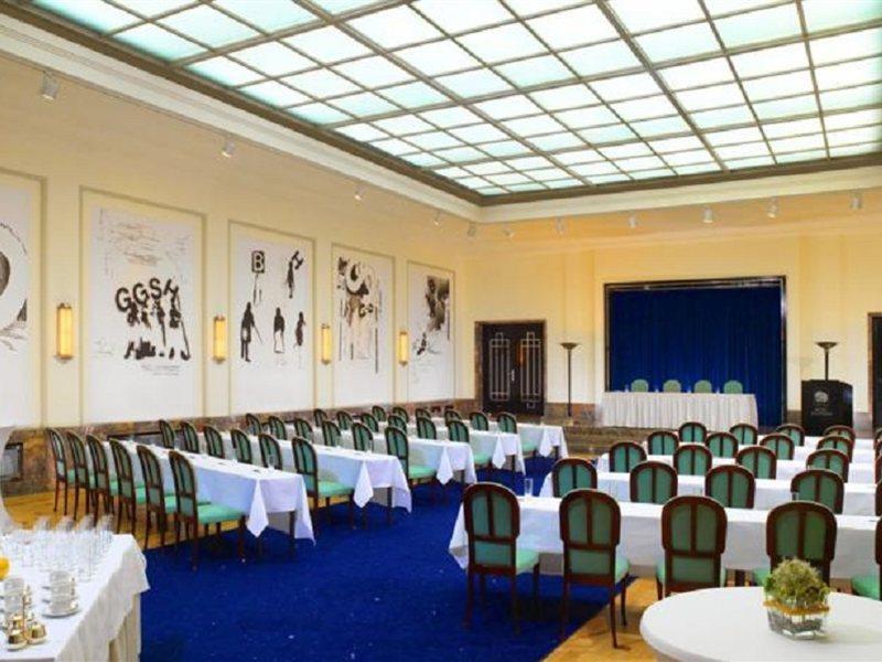 魏玛大象酒店-傲途格精选 外观 照片 The interior of the German Historical Museum