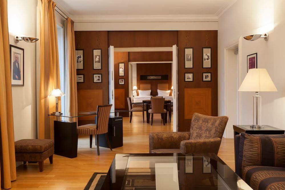 魏玛大象酒店-傲途格精选 外观 照片 Suite at the Hotel de Crillon